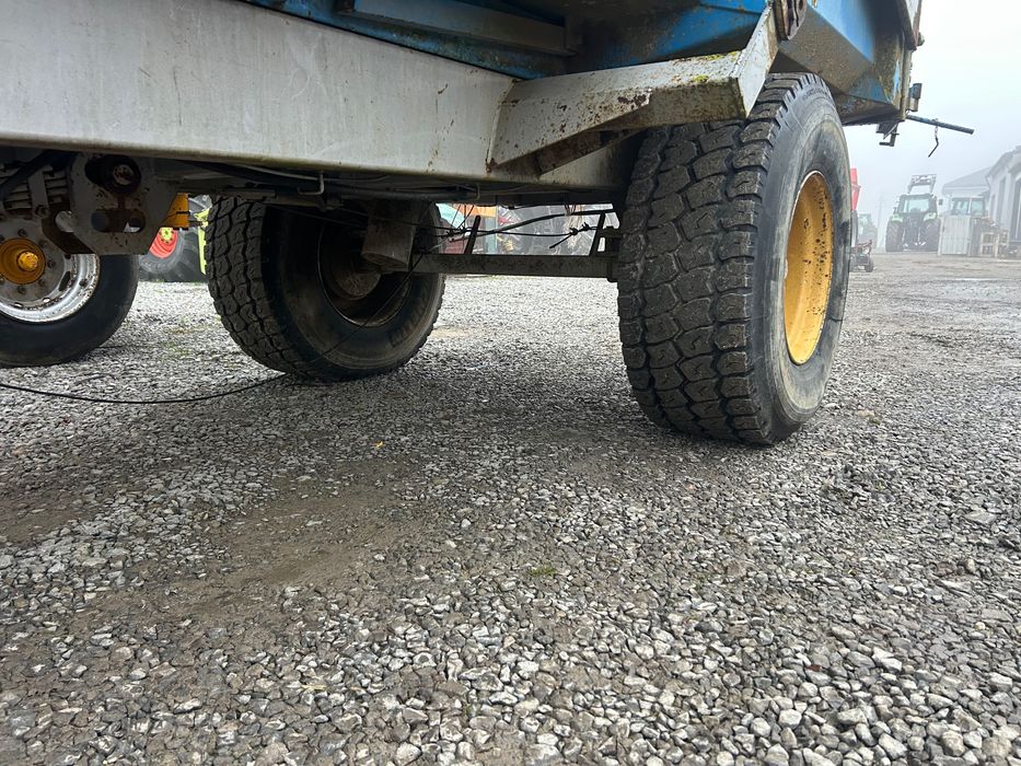 Przyczepa wywrotka skorupowa 8-10 ton