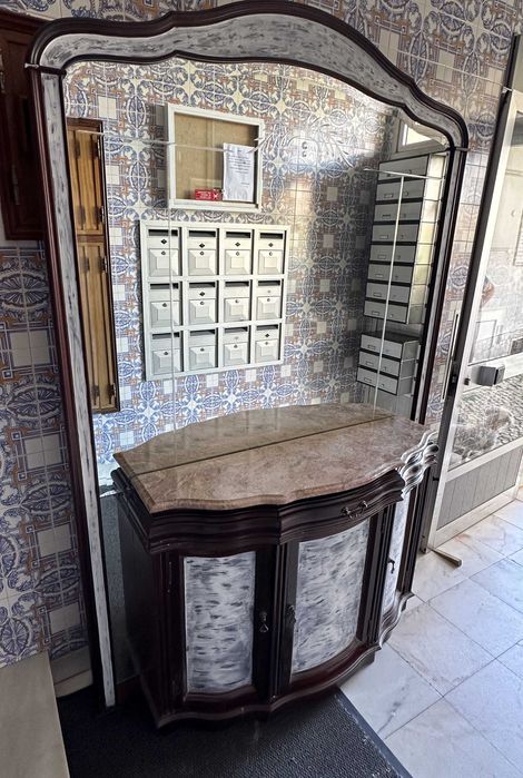 Móvel de madeira com Espelho