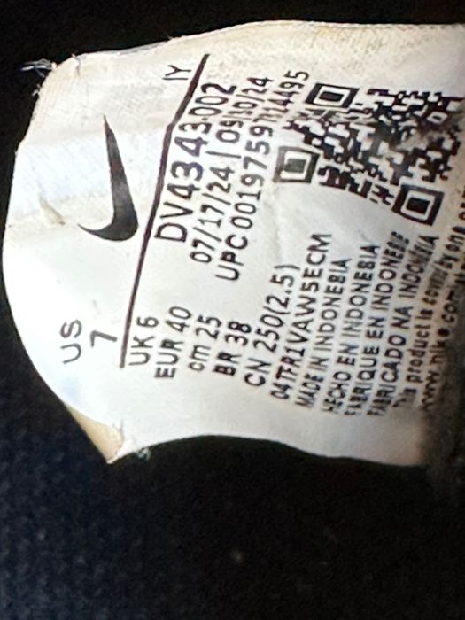 Sprzedam buty halowe Nike rozmiar 40