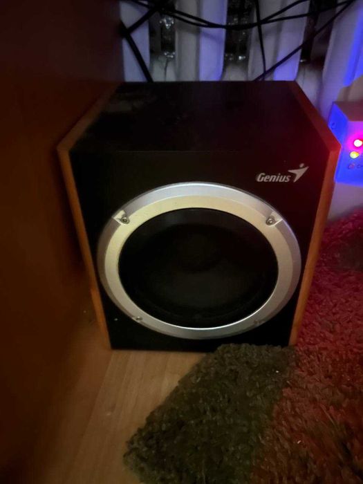 Потужний комп'ютер з мишкою, клавіатурою,колонкою з самбуфером,монітор