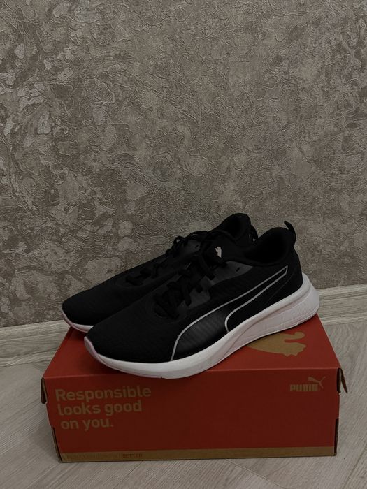 Кросівки жіночі Puma flyer lite