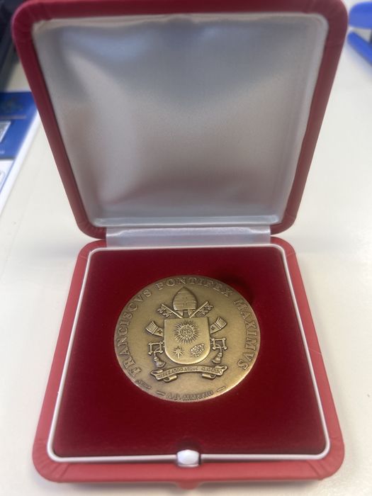 Medalha Papa Francisco JMJ2023