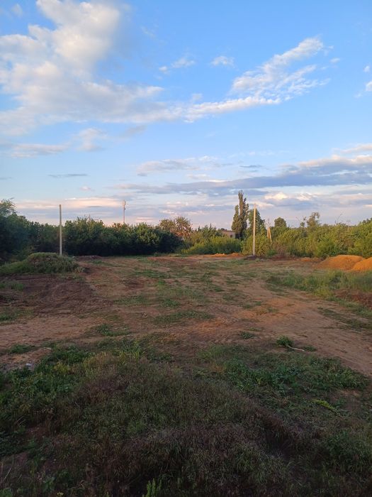 Участок, ділянка землі.
