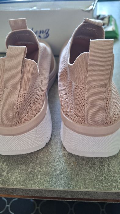 Sprzedam nowe adidasy damskie