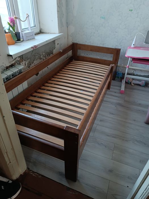 Ліжко односпальне