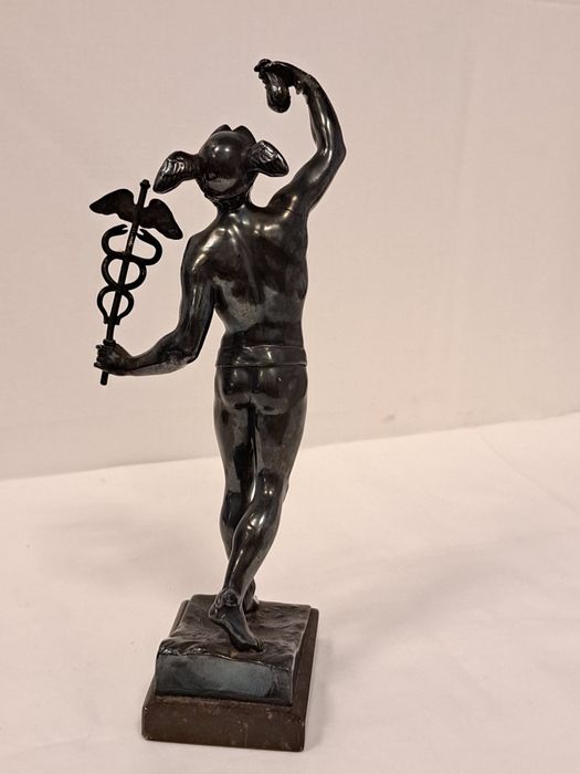 Escultura em bronze (mercurio voador)r