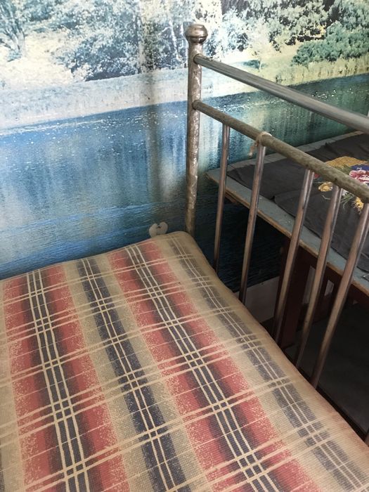 Ліжко- кровать, металевий корпус