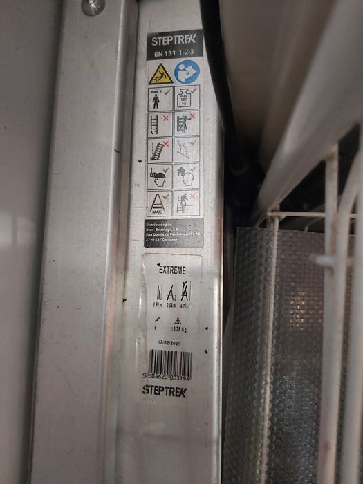 Escadote de alumínio STEPTREK EXTREME 9 degraus