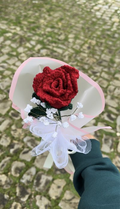 Bouquet de rosa em crochê – feito à mão (ideal para presente)