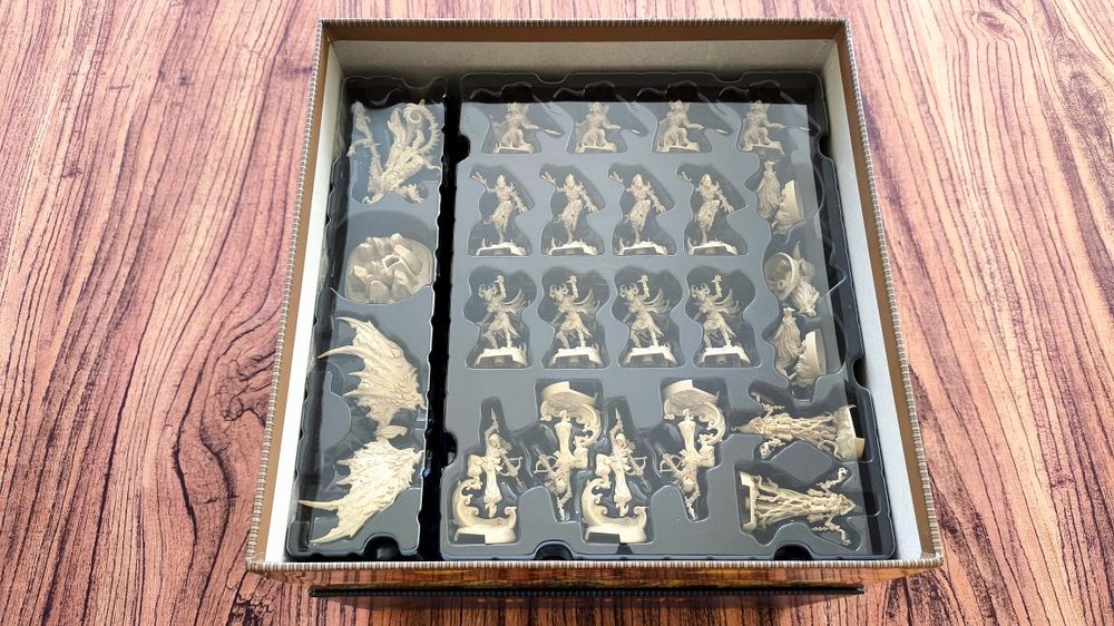 DESCENT: Legendy Mroku (3. edycja), insert druk 3D, karty w koszulkach