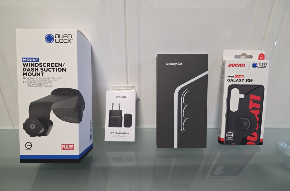 Samsung S26 12gb/512gb+Quad Lock+Extras