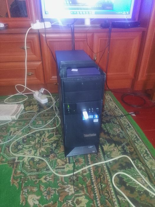 Lenovo ThinkStation S30 Tower / Intel Xeon E5-1650 (6