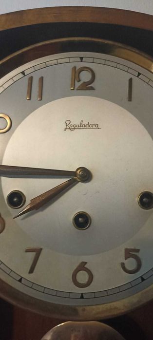Relógio de Parede Reguladora
