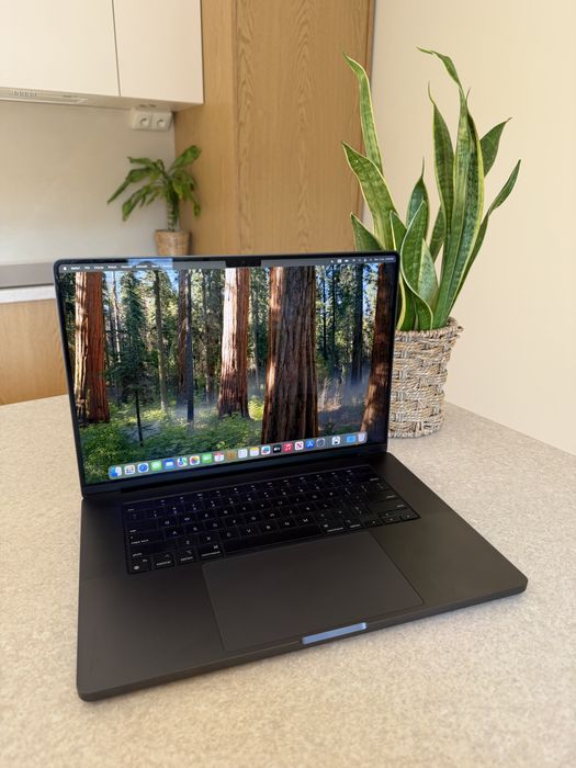 MacBook Pro 16” M4 Max 48GB ram 1 TB SSD