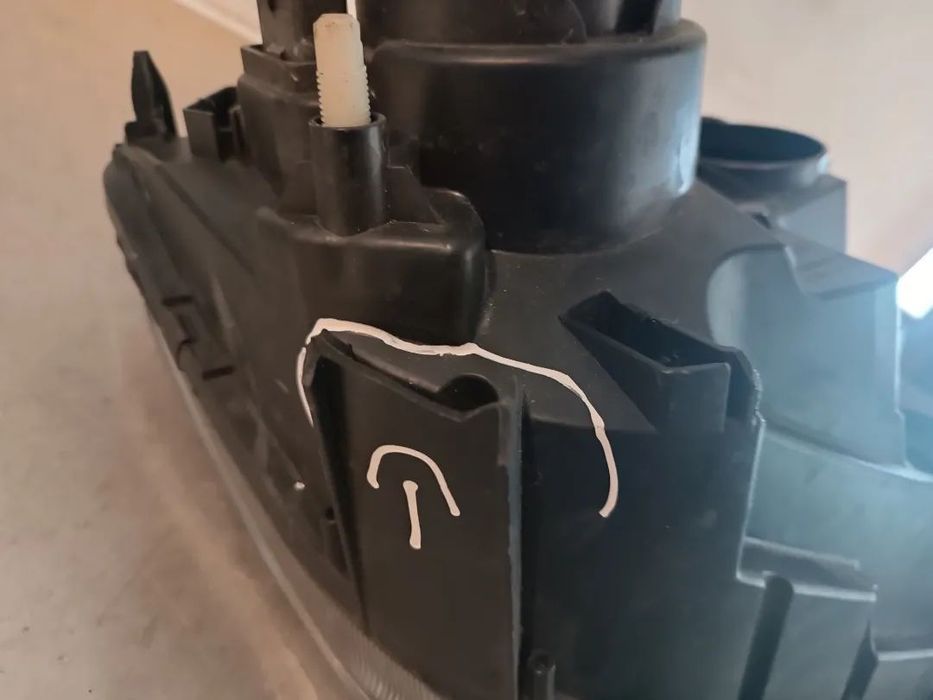ÓTICA / FAROL DACIA DUSTER - ESQUERDO