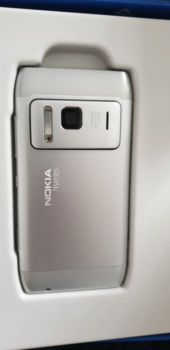 Nokia N8 srebrna