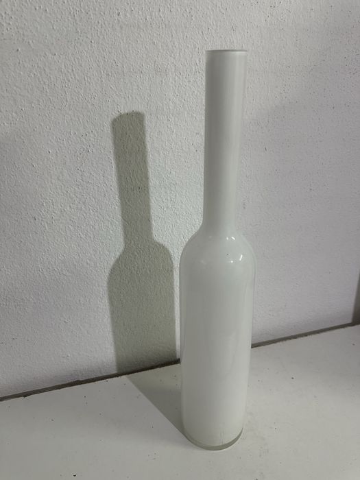 Jarra/Garrafa decorativa de vidro branco - elegante e moderna