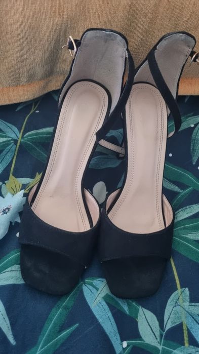 Buty damskie na obcasie