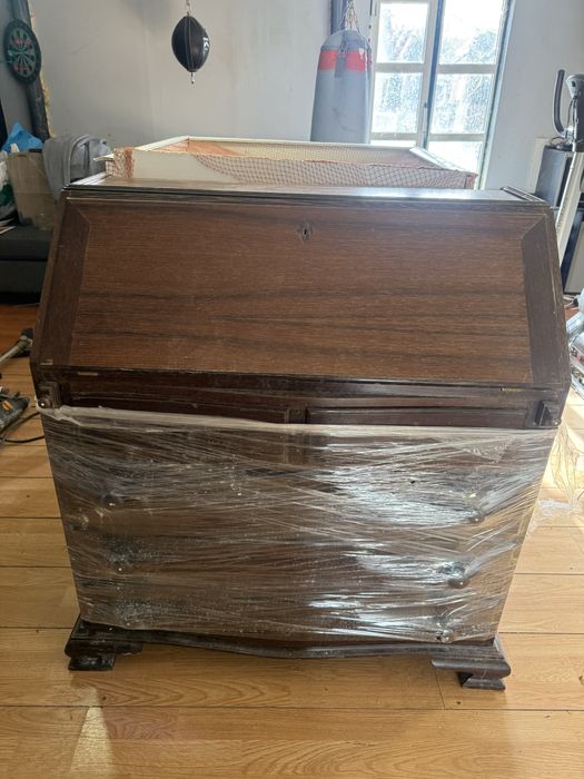 Escrivaninha de pau santo