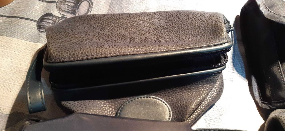 4 kosmetyczki małe stan jak nowe