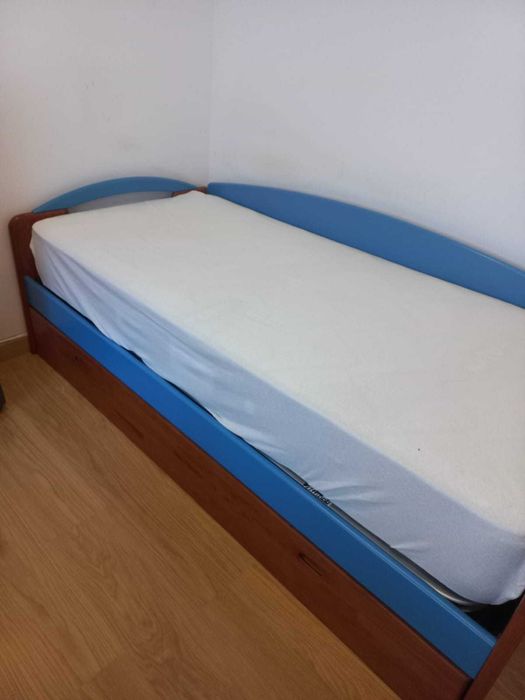 Cama solteiro bom estado