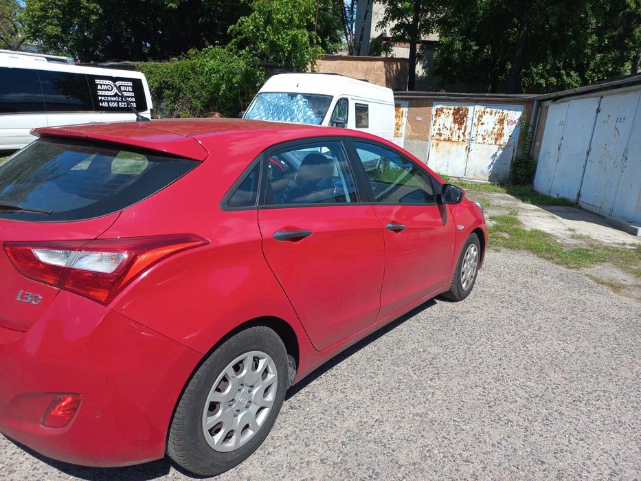 Syndyk sprzeda samochód  HYUNDAI i30 rok produkcji 2012