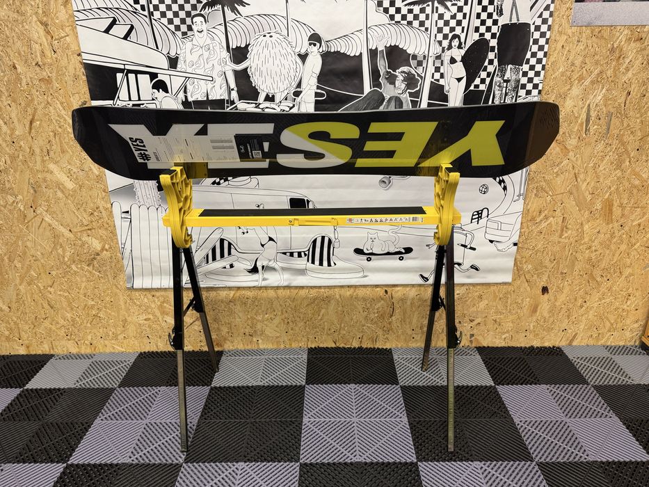 Stół serwisowy z imadlami i pokrowcem