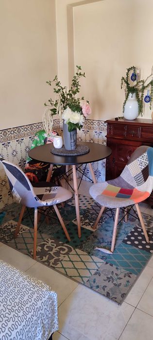 Mesa de refeição redonda com 3 cadeiras patchwork