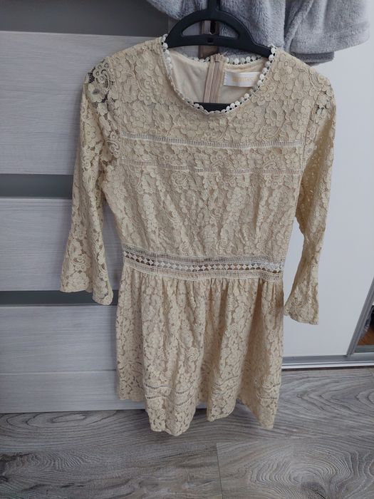 Koronkowa sukienka ażurowa ecru/beż