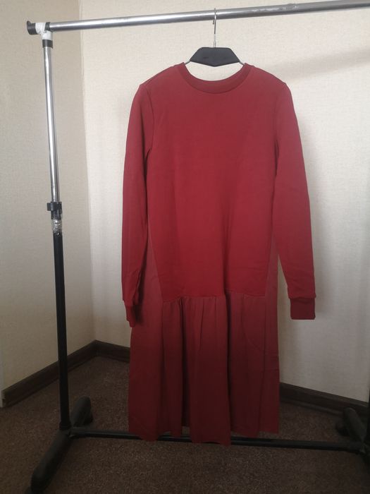 Вільна трикотажна комбінована сукня