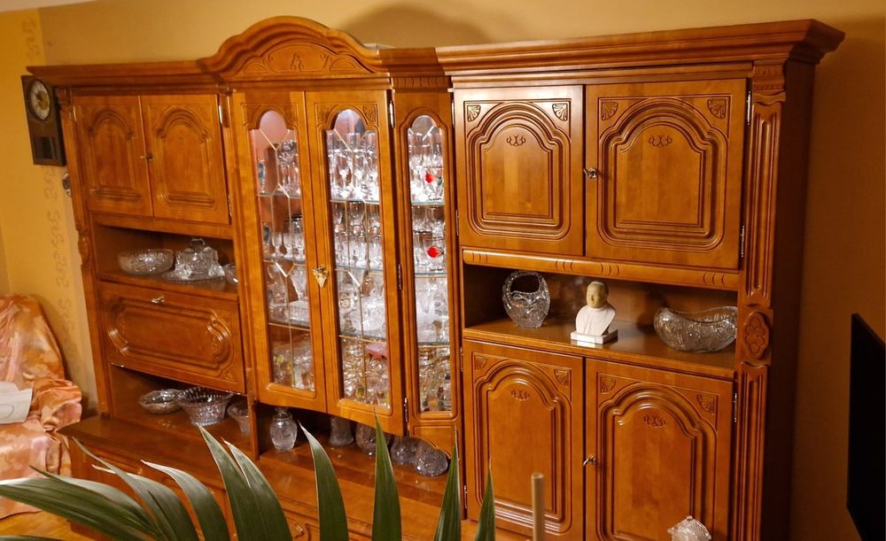 Kredens - witryna - naturalne drzewo. Bydgoskie fabryki mebli.