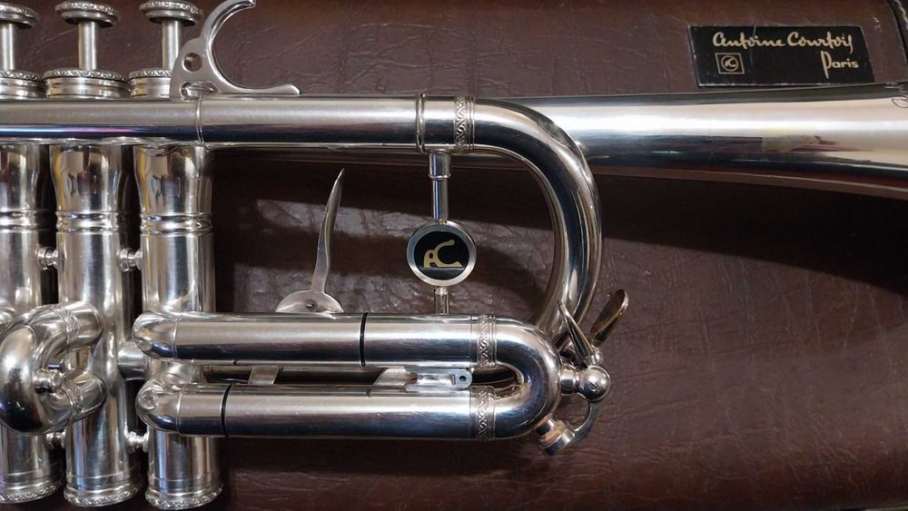 Trompete A. Courtois em dó