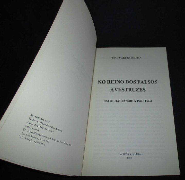 Livro No Reino dos Falsos Avestruzes Um Olhar sobre a Política