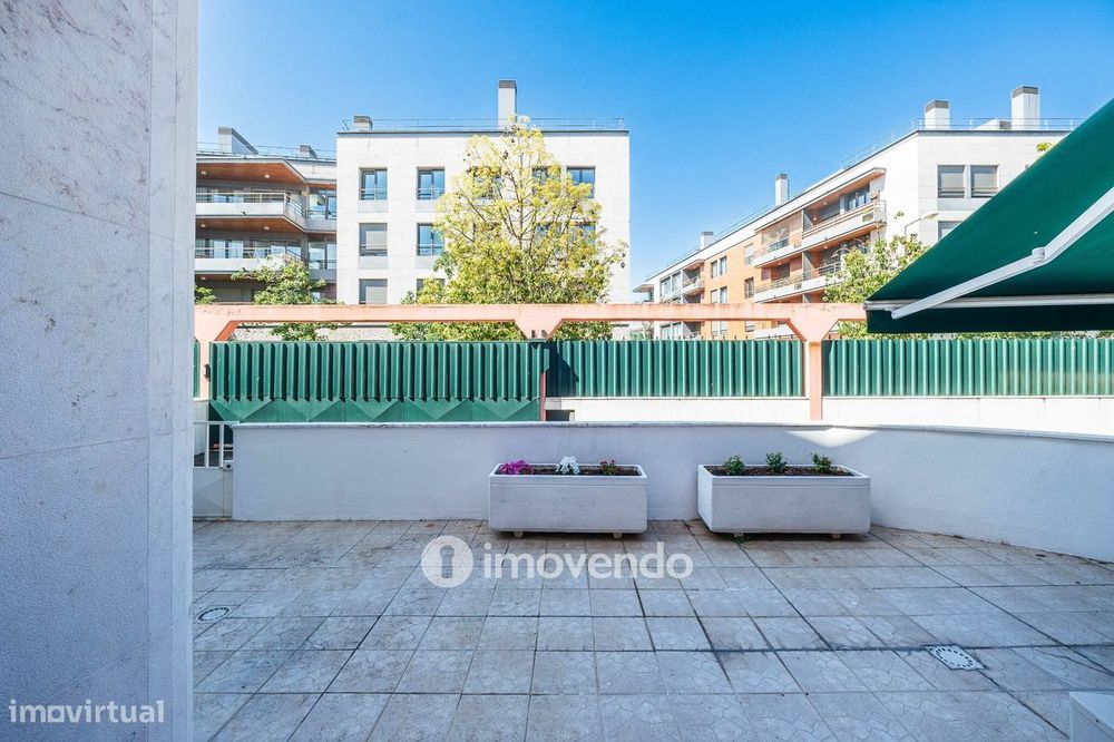 Apartamento T4 exclusivo, com estacionamento e terraço, em Belém