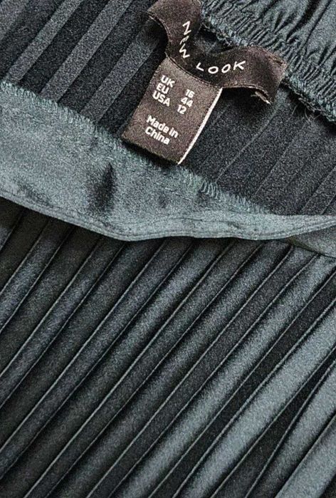 Плиссированная юбка миди New Look тёмно-зелёная на резинке, р. L/XL