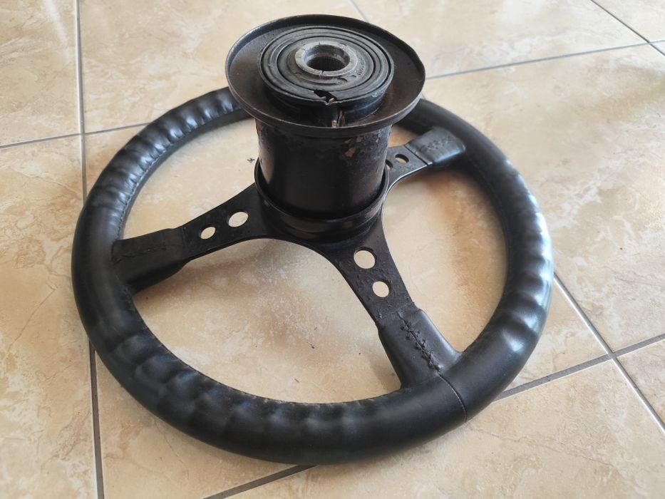 Volante desportivo c/símbolo Mercedes