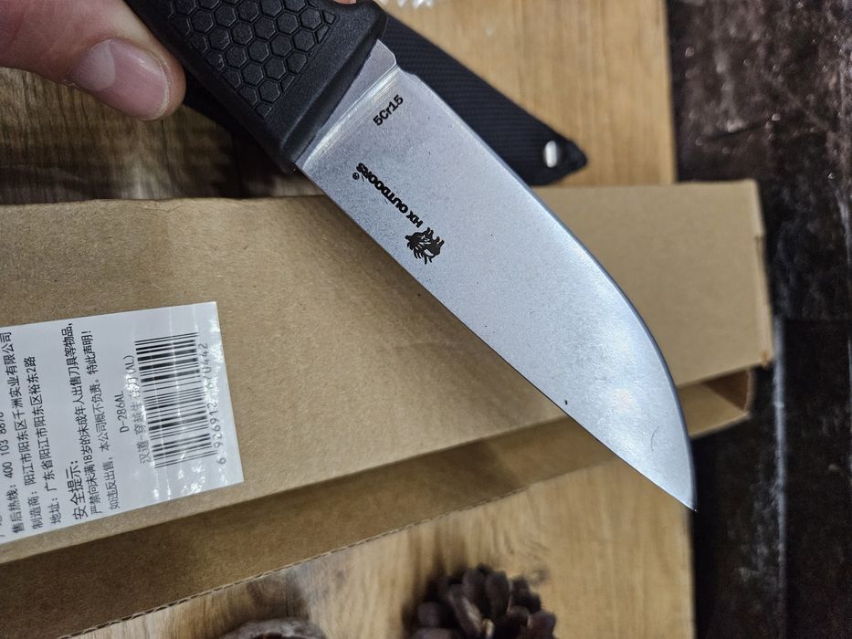 Noz myśliwski na ryby i grzyby