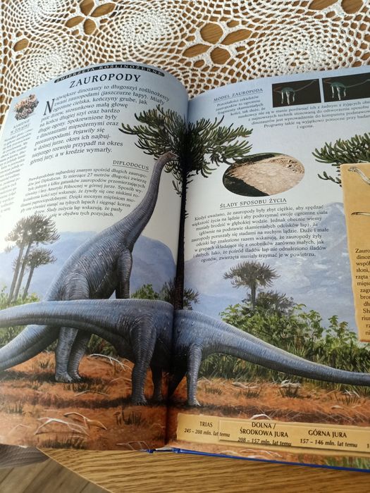 Wielka księga dinozaurów