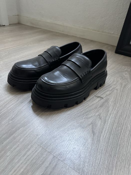 Sapato zara bem estimado