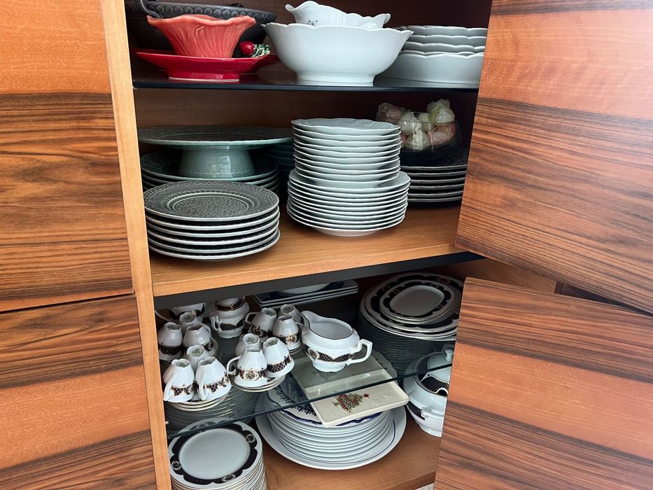 Mesa de jantar e aparador moderno