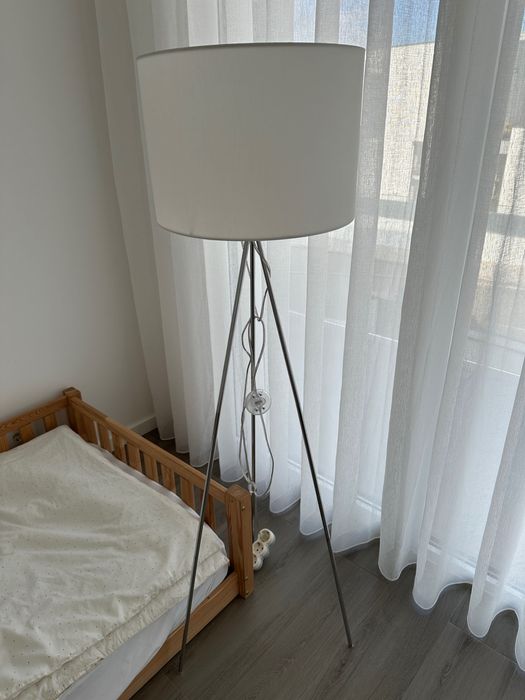 Candeeiro de pé alto