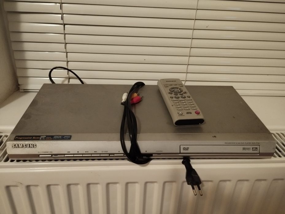 DVD проигрыватель Samsung DVD-P142A