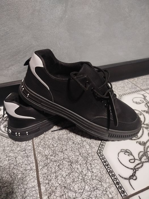 Чоловічі кросівки