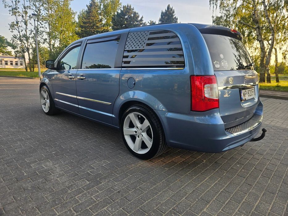 Chrysler Town & Country Idealny na długie i ekonomiczne podróże.