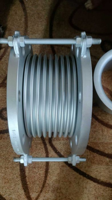 Компенсатор (нержавеющая сталь, серебристый цвет).