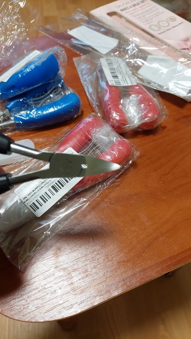 Большие кусачки для ногтей.