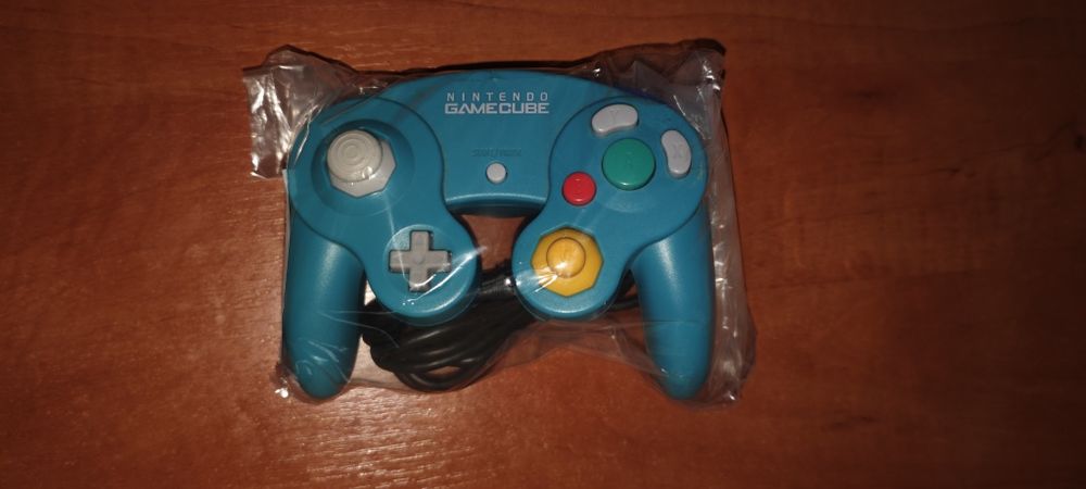 Продам приставку Nintendo Wii (японська версія) з грою та джойстиками.