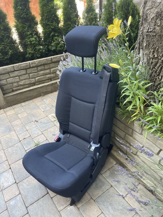 Сидения в бус с ремнём безопасности