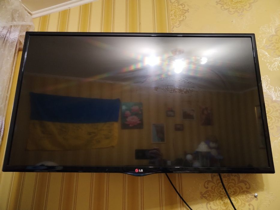 Телевізор. LG 42. Екран. LN540V.
