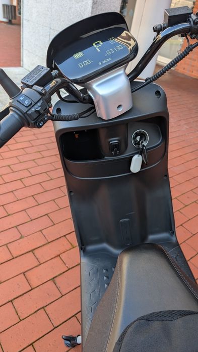 Mota YADEA E8S - Scooter eléctrica/Como NOVA/ Com Extras